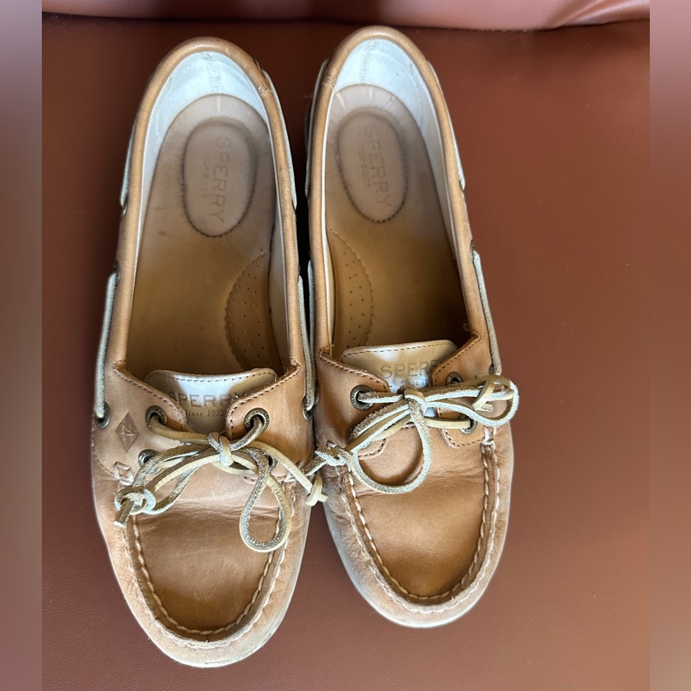 Tan Sperry’s